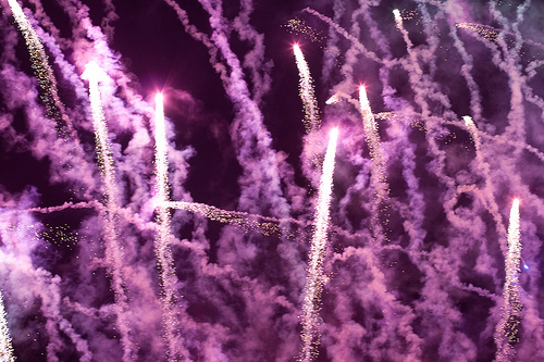 Фиолетовое пиротехническое пламя